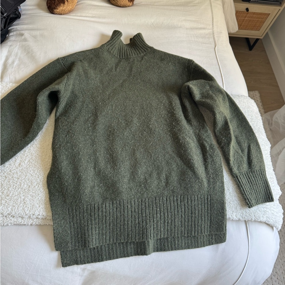 H&M Green Turtleneck Sweater